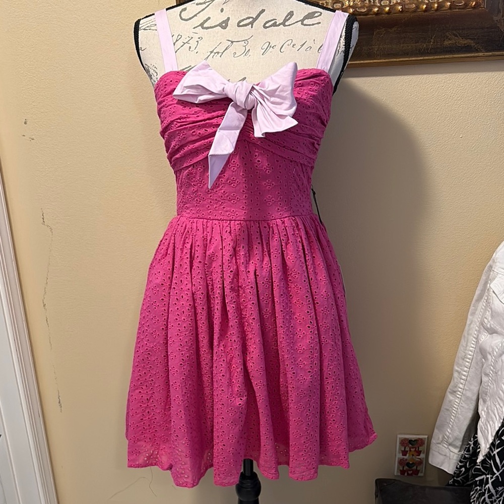 🎀Unique Vintage Pink Eyelet Bow elastic and zip up back lined adjust strap dress
